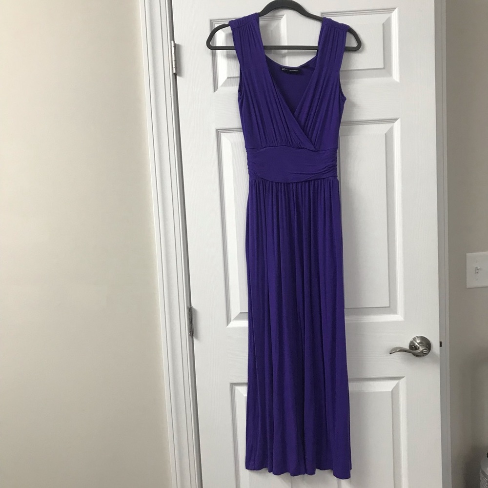 New York and Company Sleeveless V-neck Dress, Size XS